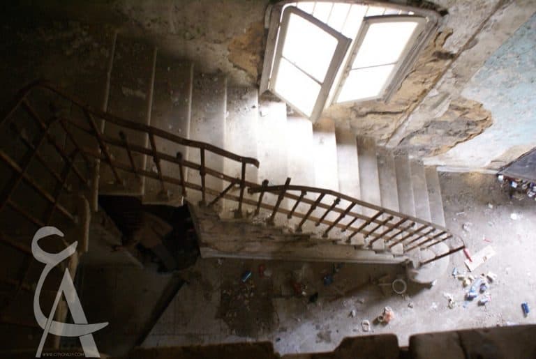 windsor-hotel-aley-view-stairway